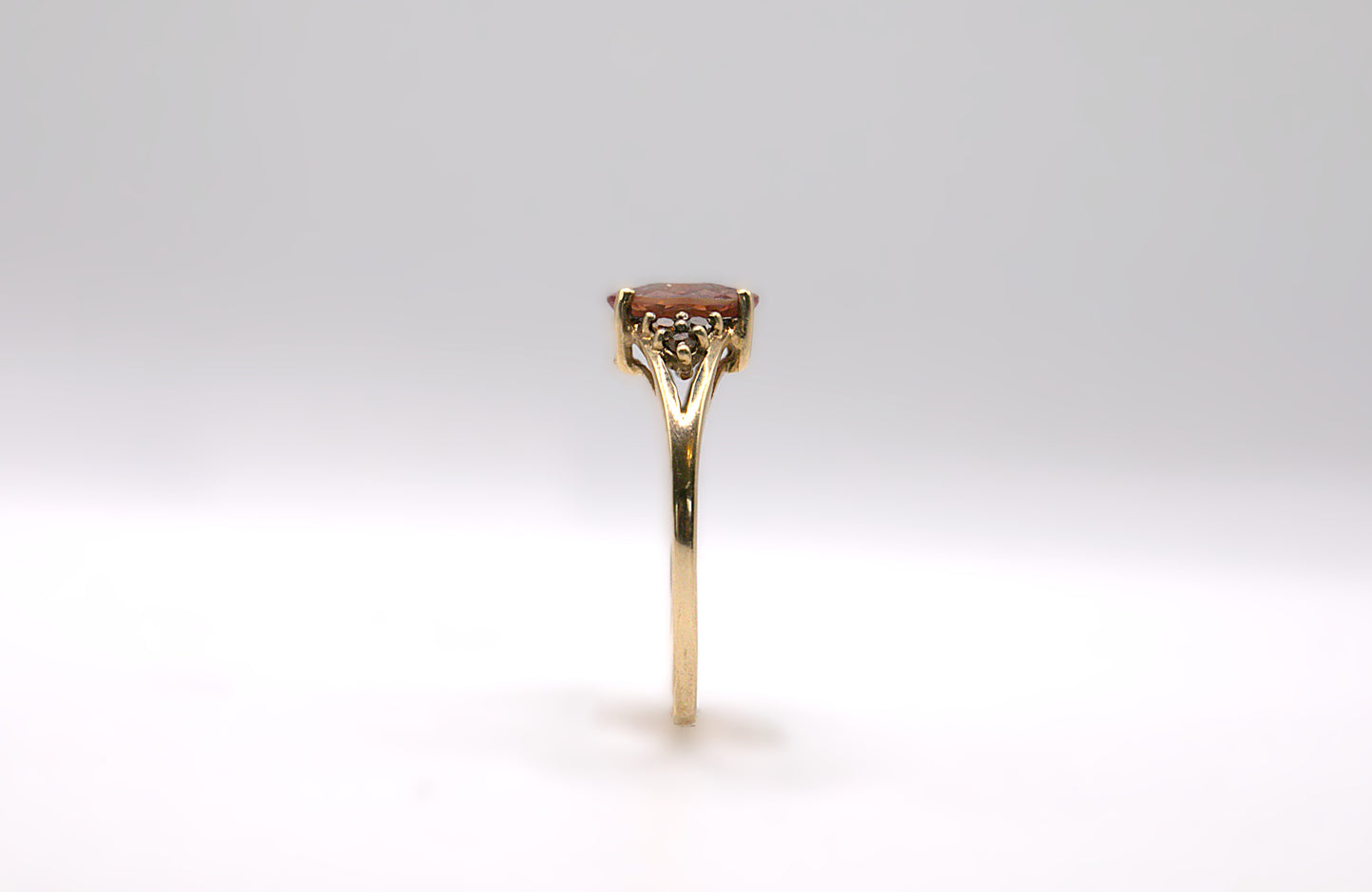 Glass-Set Cluster Ring – 9 Carat Yellow Gold – Size O