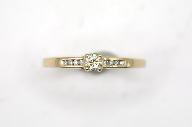 Diamond Solitaire Engagement Ring with Diamond-Set Shoulders – 18 Carat Yellow Gold – Size R½