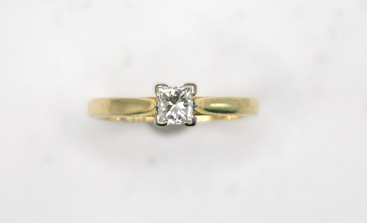 Princess-Cut Diamond Solitaire Engagement Ring – 18 Carat Yellow Gold – Size K½