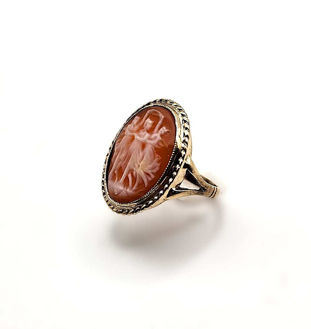 Three Graces Carved Shell Cameo Ring - 9ct Gold - Size J 1/2