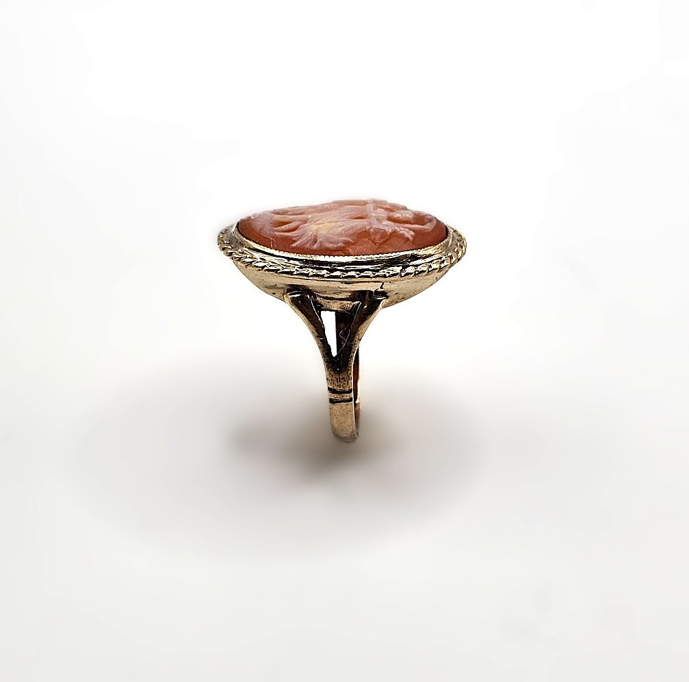 Three Graces Carved Shell Cameo Ring - 9ct Gold - Size J 1/2