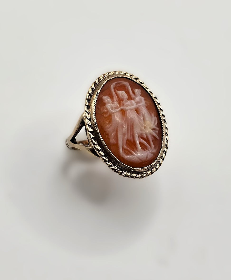 Three Graces Carved Shell Cameo Ring - 9ct Gold - Size J 1/2