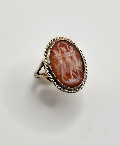Three Graces Carved Shell Cameo Ring - 9ct Gold - Size J 1/2