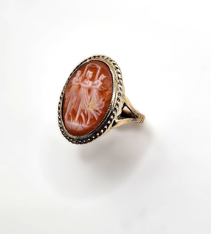 Three Graces Carved Shell Cameo Ring - 9ct Gold - Size J 1/2