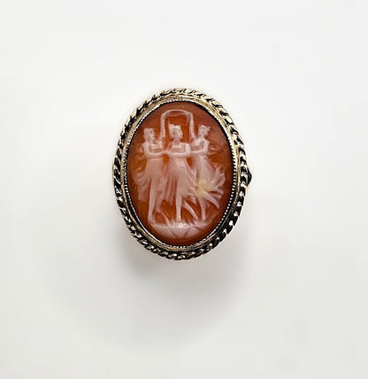 Three Graces Carved Shell Cameo Ring - 9ct Gold - Size J 1/2