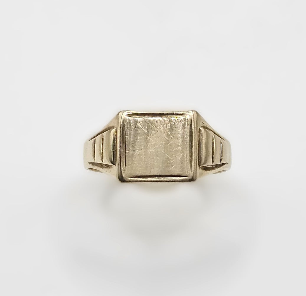 Signet Ring - 9ct Gold - Size Z