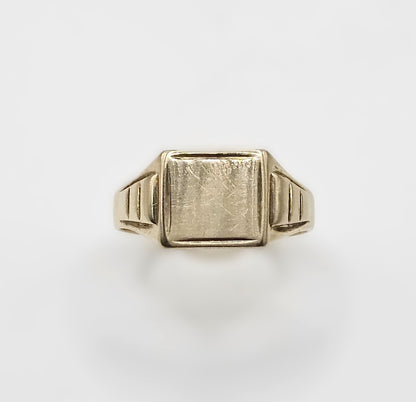 Signet Ring - 9ct Gold - Size Z