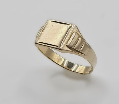 Signet Ring - 9ct Gold - Size Z