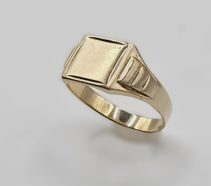 Signet Ring - 9ct Gold - Size Z