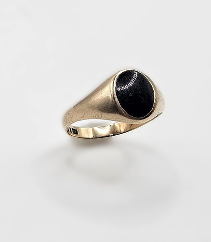 Signet Ring - 9ct Gold -  W 1/2