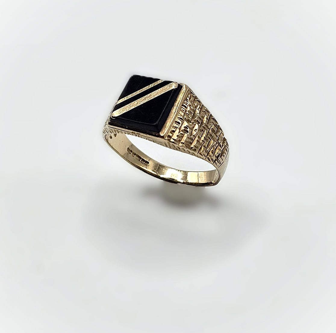 Signet - 9ct Gold Ring - Size W