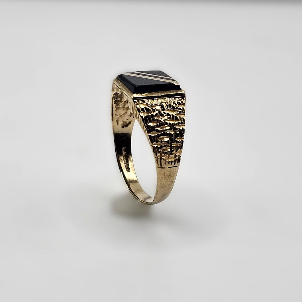 Signet - 9ct Gold Ring - Size W
